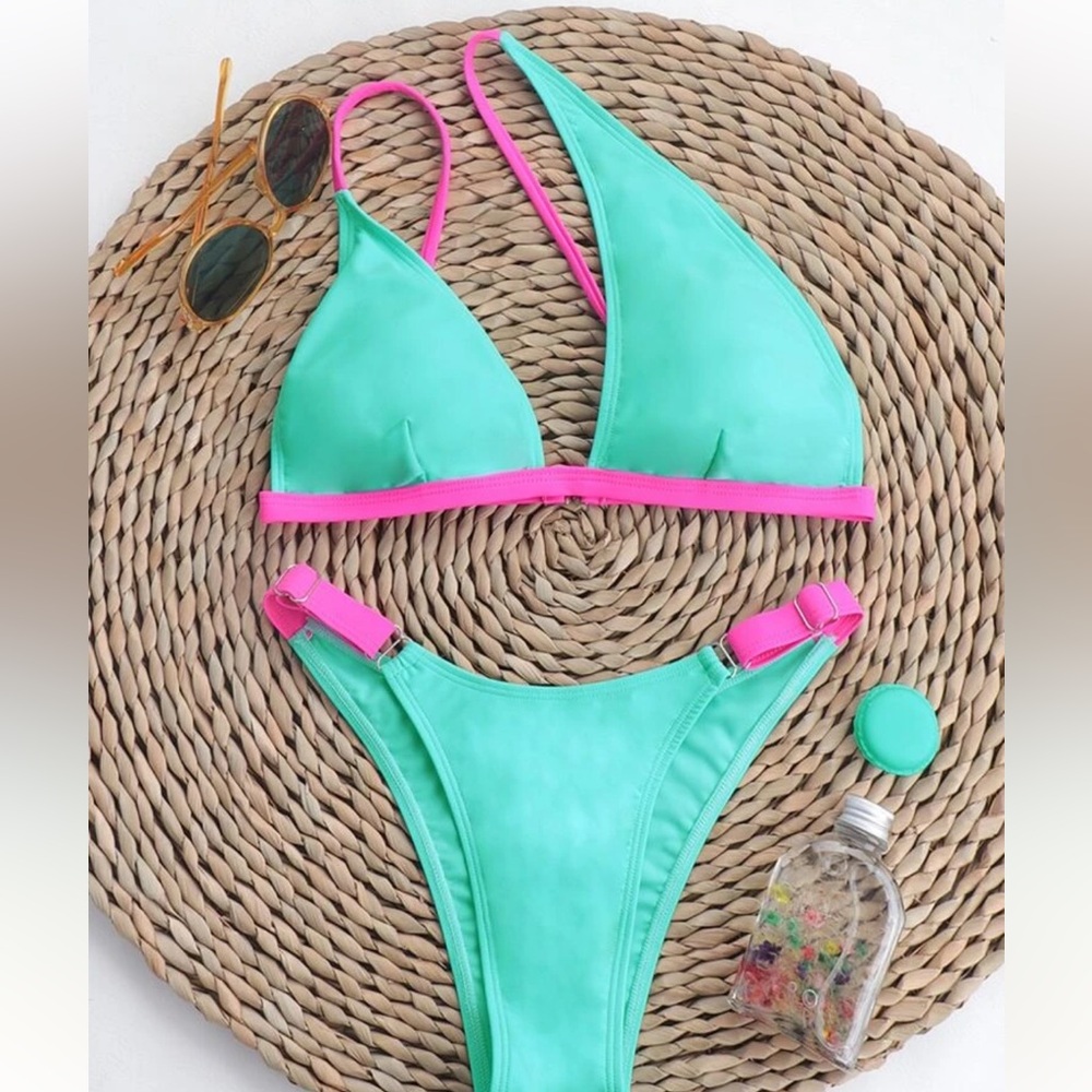 Neon Bikini - Picture 4 of 4